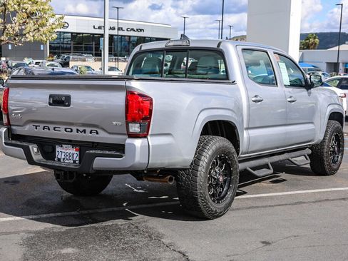 Used 2018 Toyota Tacoma SR image 22