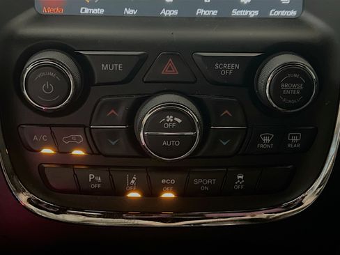 Used 2018 Dodge Durango R/T w/ Technology Group RWD image 12