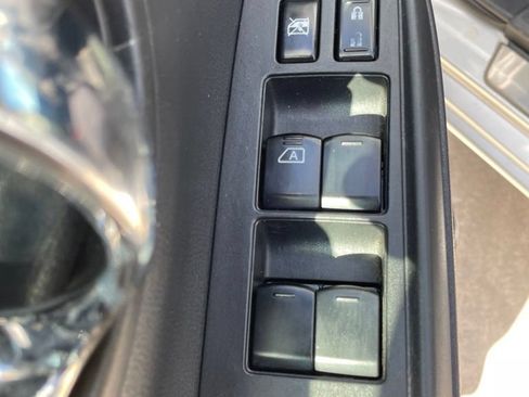 Used 2014 Nissan Versa SV w/ Convenience Package FWD image 16