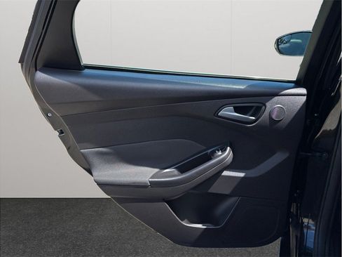 Used 2015 Ford Focus Titanium FWD image 33