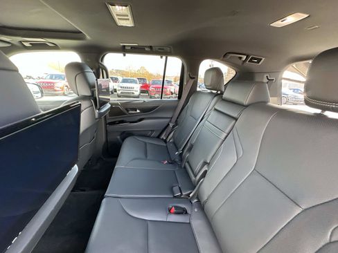 Used 2024 Lexus LX 600 4WD w/ Luxury Package image 15