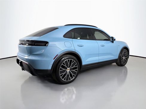 Used 2026 Porsche Macan Electric RWD image 7