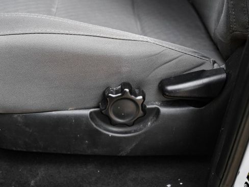 Used 2022 Toyota Tacoma SR image 32