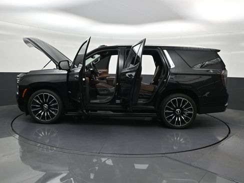Used 2025 Chevrolet Tahoe High Country AWD/4WD image 35