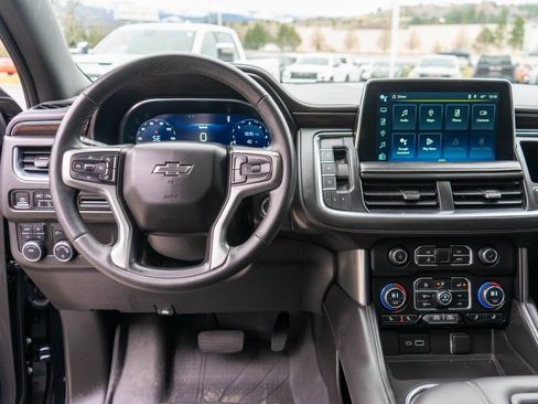 Used 2023 Chevrolet Suburban Z71 w/ Luxury Package image 17