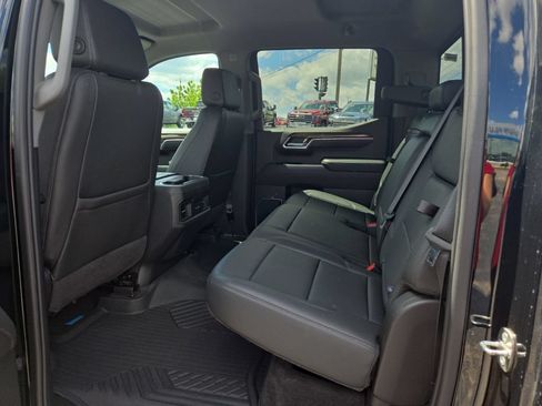 Used 2022 Chevrolet Silverado 1500 LT Trail Boss w/ LT Trail Boss Premium Package AWD/4WD image 11