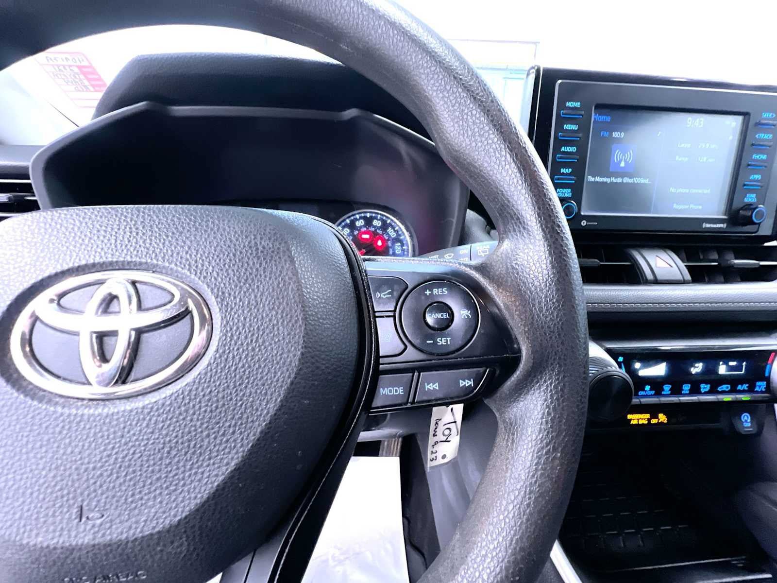 Used 2021 Toyota RAV4 LE AWD/4WD image 21