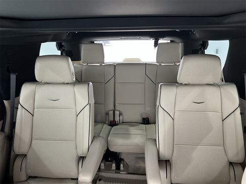 Used 2024 Cadillac Escalade Premium Luxury w/ Performance Package image 35