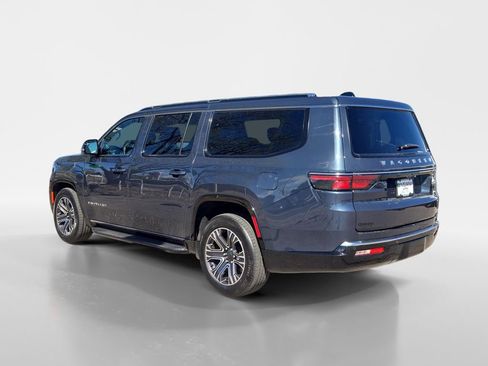 Used 2024 Jeep Wagoneer L Series II w/ Flexible Seating Group AWD/4WD image 3