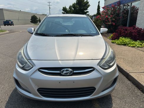 Used 2015 Hyundai Accent GLS FWD image 9