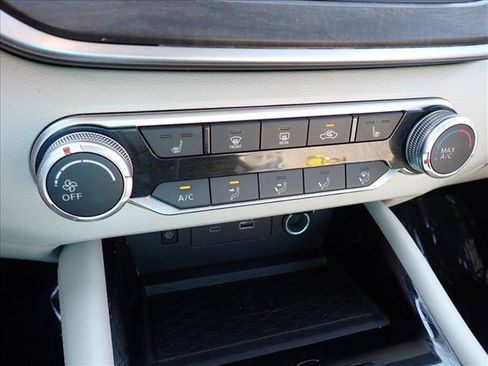Used 2023 Nissan Altima 2.5 SV w/ SV Premium Package FWD image 20
