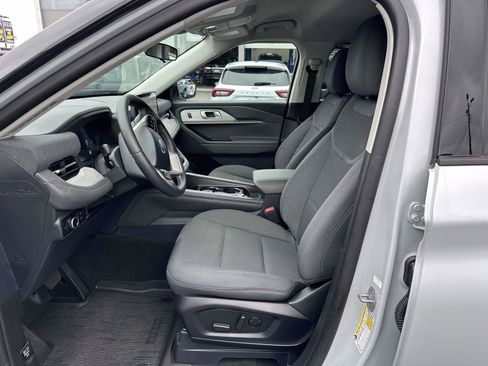 Used 2026 Ford Explorer Active AWD/4WD image 12
