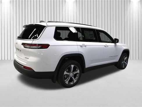 New 2026 Jeep Grand Cherokee L Limited w/ MOPAR Finishing Package AWD/4WD image 3