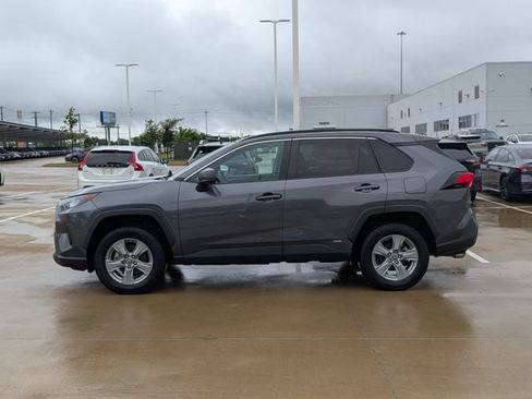 Used 2022 Toyota RAV4 LE AWD/4WD image 3