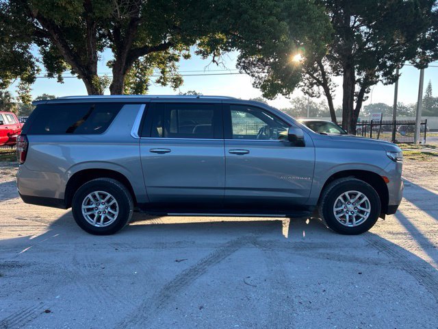 Used 2024 Chevrolet Suburban LT RWD image 19