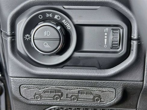 Used 2025 Jeep Gladiator Rubicon w/ Safety Group AWD/4WD image 14