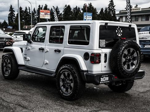 Used 2018 Jeep Wrangler Unlimited Sahara w/ Uconnect 4C Nav & Sound Group AWD/4WD image 13