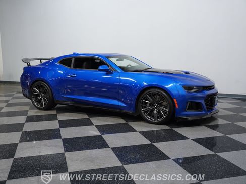 Used 2018 Chevrolet Camaro ZL1 RWD image 16