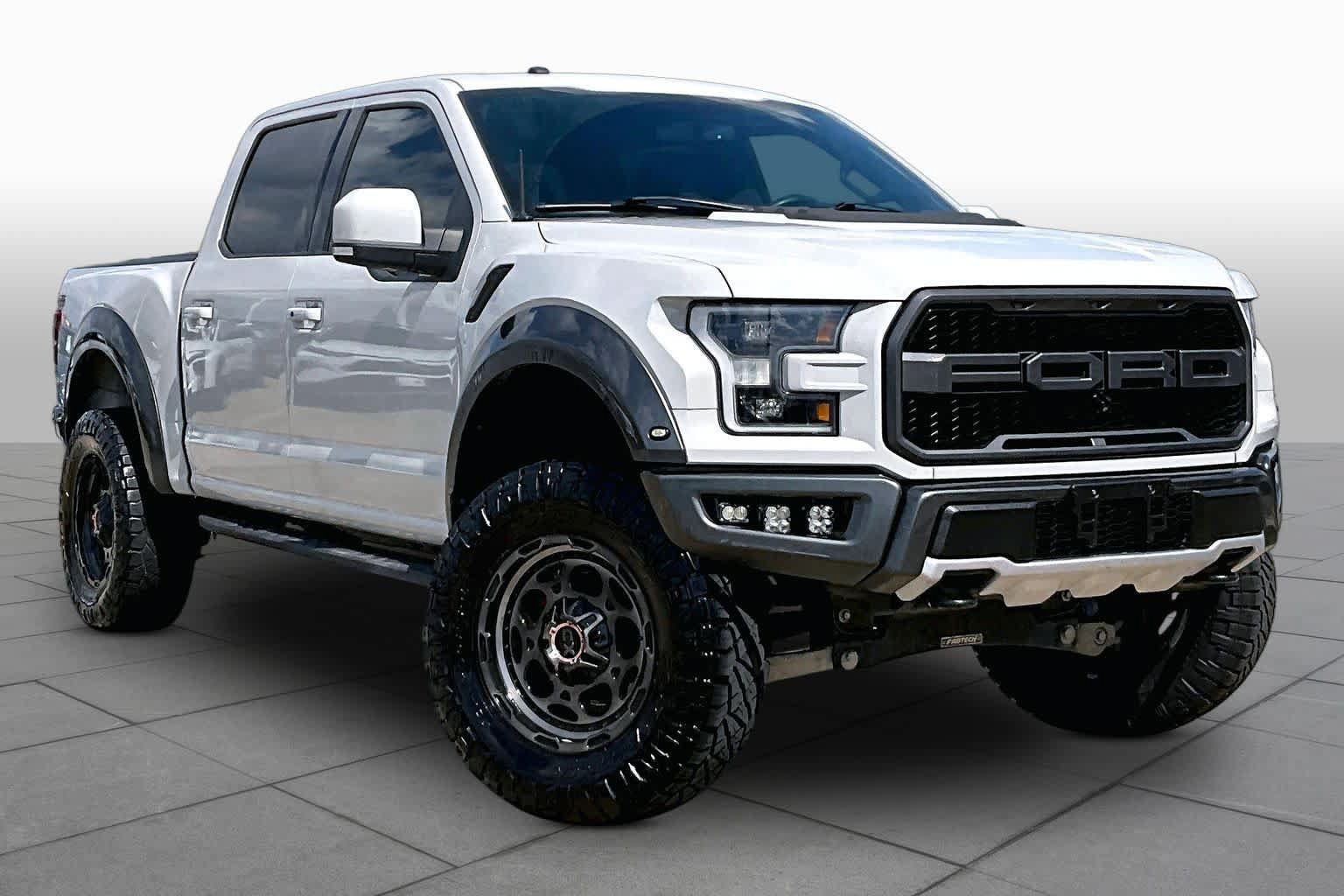 Used 2017 Ford F150 Raptor w/ Equipment Group 802A Luxury AWD/4WD image 3
