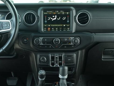 Used 2022 Jeep Wrangler Unlimited Sahara AWD/4WD image 29