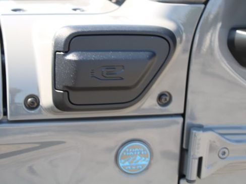 Used 2023 Jeep Wrangler Unlimited w/ Cold Weather Group AWD/4WD image 9