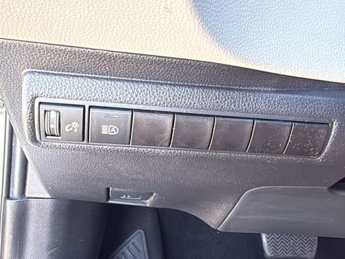 Used 2021 Toyota Corolla LE image 37