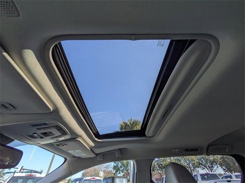 Used 2024 Toyota Sienna XLE image 22