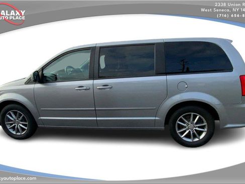 Used 2017 Dodge Grand Caravan SE FWD image 8