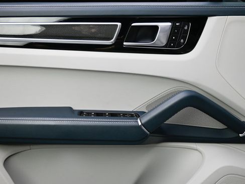 Used 2022 Porsche Cayenne S image 42
