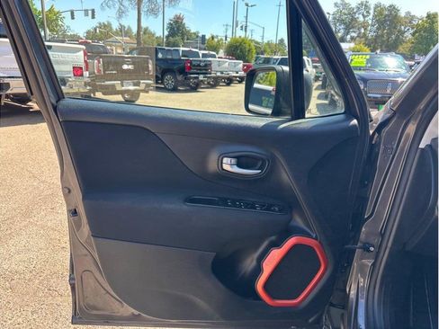 Used 2020 Jeep Renegade Sport image 15