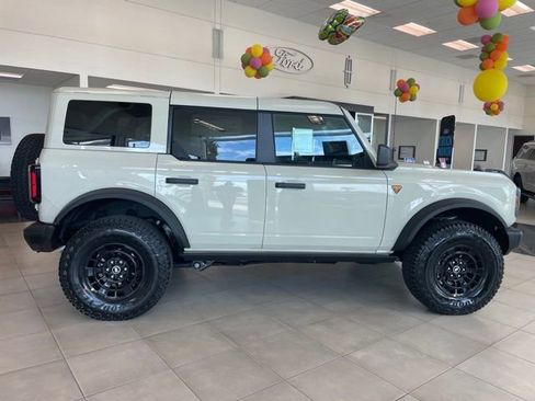 New 2026 Ford Bronco Badlands image 8