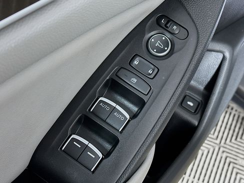 Used 2018 Honda Accord Touring image 18