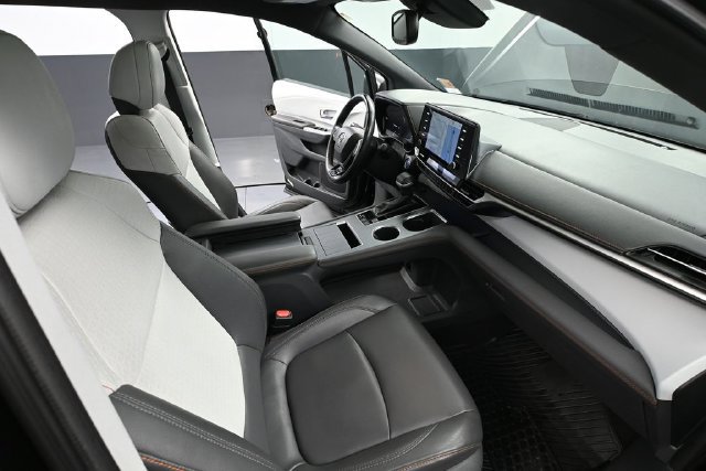 Used 2021 Toyota Sienna XSE FWD image 41