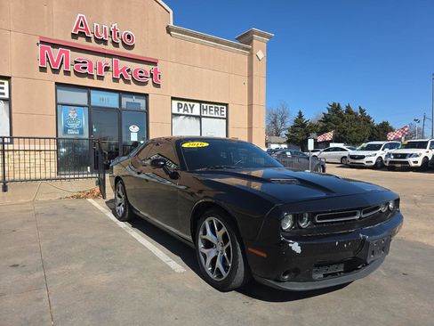 Used 2016 Dodge Challenger SXT Plus image 3