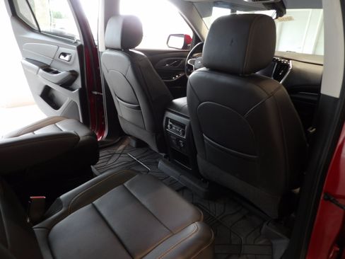 Used 2021 Chevrolet Traverse RS AWD/4WD image 25