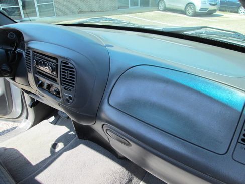 Used 2002 Ford F150 XLT RWD image 45