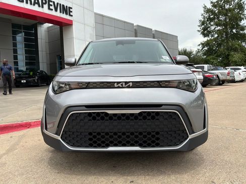Used 2025 Kia Soul LX w/ LX Technology Package FWD image 3