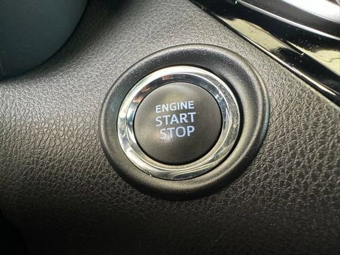 Used 2020 Toyota C-HR XLE FWD image 24
