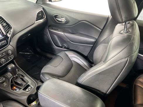 Used 2022 Jeep Cherokee Limited image 23