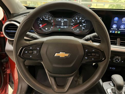 Used 2024 Chevrolet Trax LS w/ LS Convenience Package FWD image 13