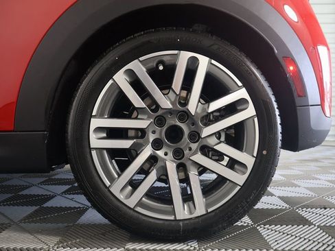 Used 2025 MINI Cooper 2-Door Hardtop image 10