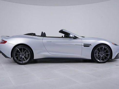Used 2016 Aston Martin Vanquish Volante RWD image 8
