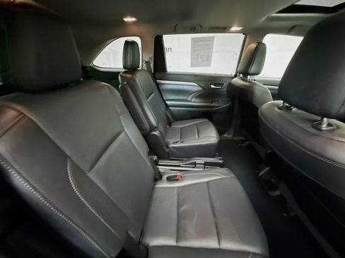 Used 2019 Toyota Highlander Limited image 29