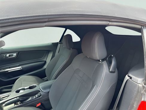 Used 2020 Ford Mustang Convertible RWD image 21