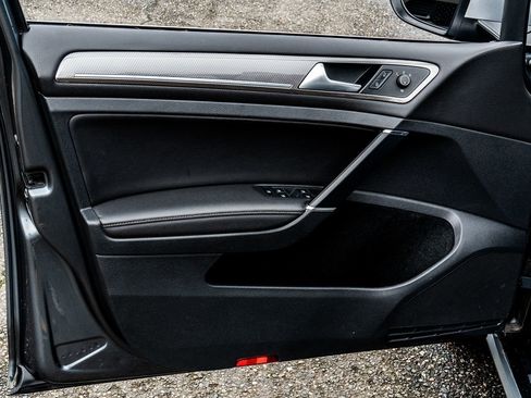 Used 2017 Volkswagen Golf S image 22