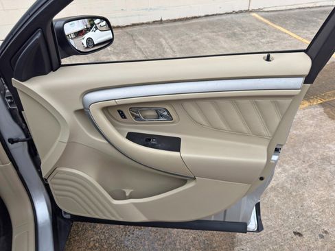 Used 2015 Ford Taurus SE FWD image 34