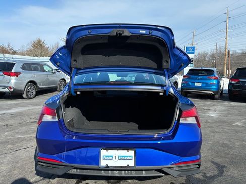 Used 2023 Hyundai Elantra SEL w/ Convenience Package image 11
