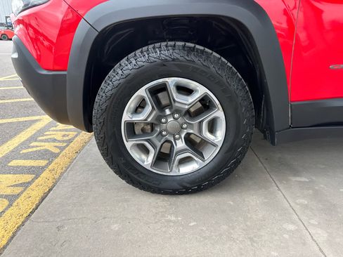 Used 2019 Jeep Cherokee Trailhawk w/ Comfort/Convenience Group image 7