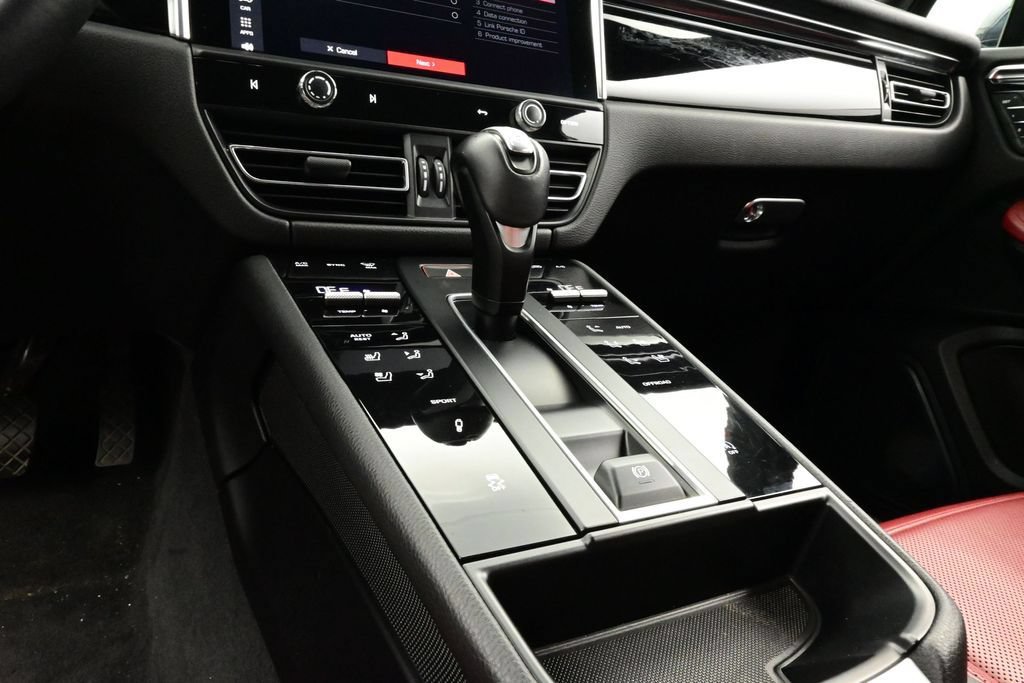 Certified 2023 Porsche Macan S AWD/4WD image 11