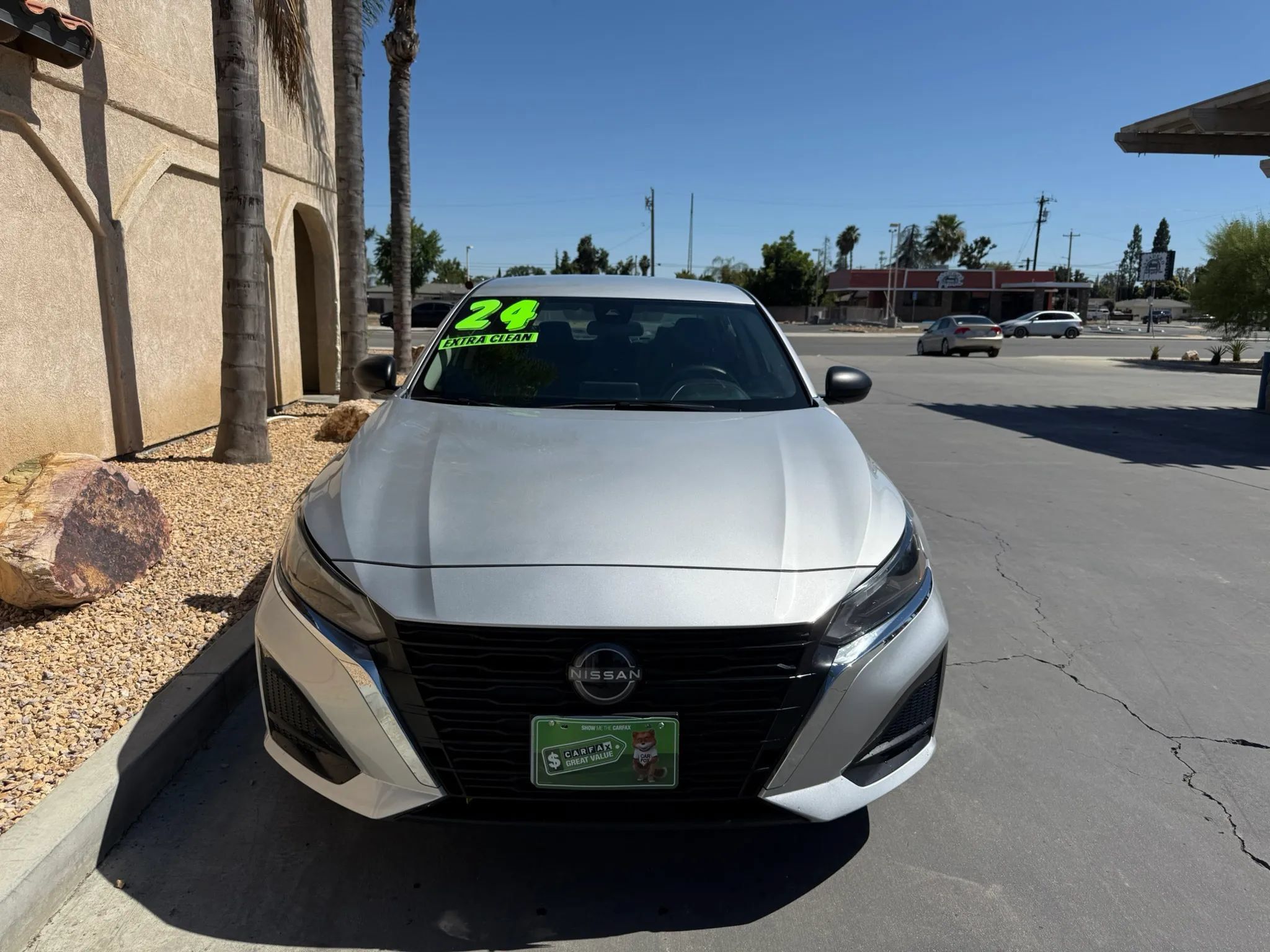 Used 2024 Nissan Altima 2.5 SV FWD image 2